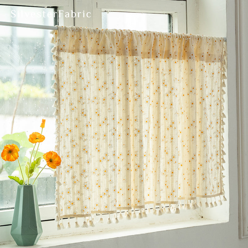 Cafe Curtains for Kitchen Windows and Cozy Breakfast Spaces