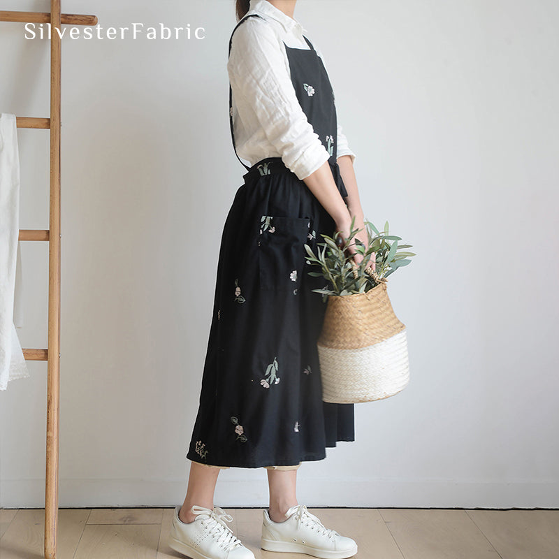 Floral Embroidered Black Apron丨Black Apron With Pockets