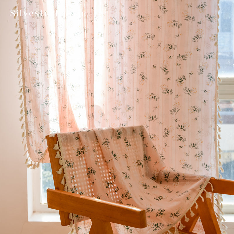 Close‑up of Pink Curtain corner